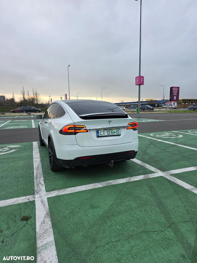 Tesla Model X - 6
