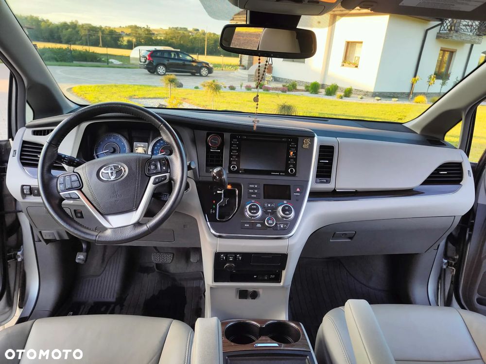 Toyota Sienna 3.5 V6 SE - 11