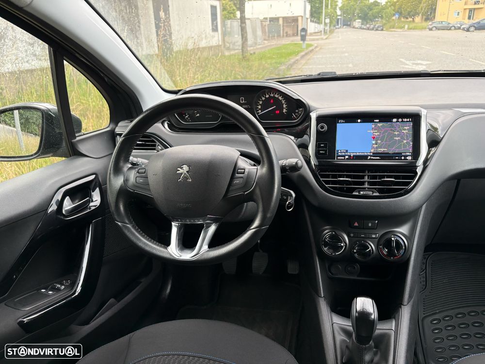 Peugeot 208 1.2 PureTech Signature - 20