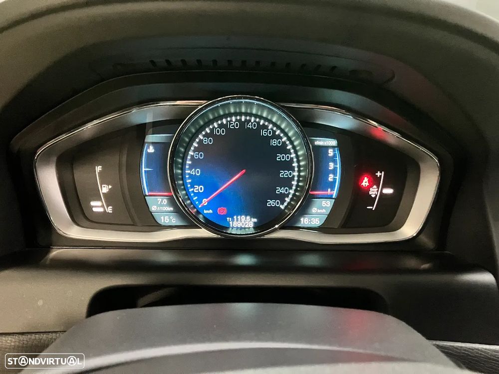 Volvo XC 60 2.0 D4 DRIVe R-Design - 24