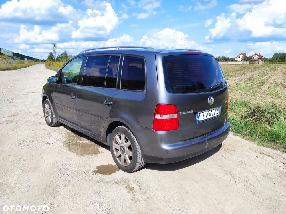 Volkswagen Touran - 4