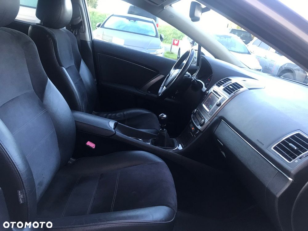 Toyota Avensis 1.8 Premium - 19