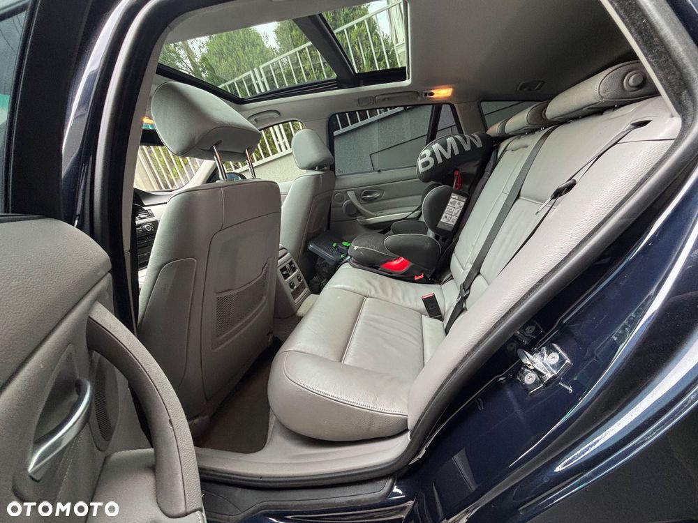 BMW Seria 3 335xi - 13
