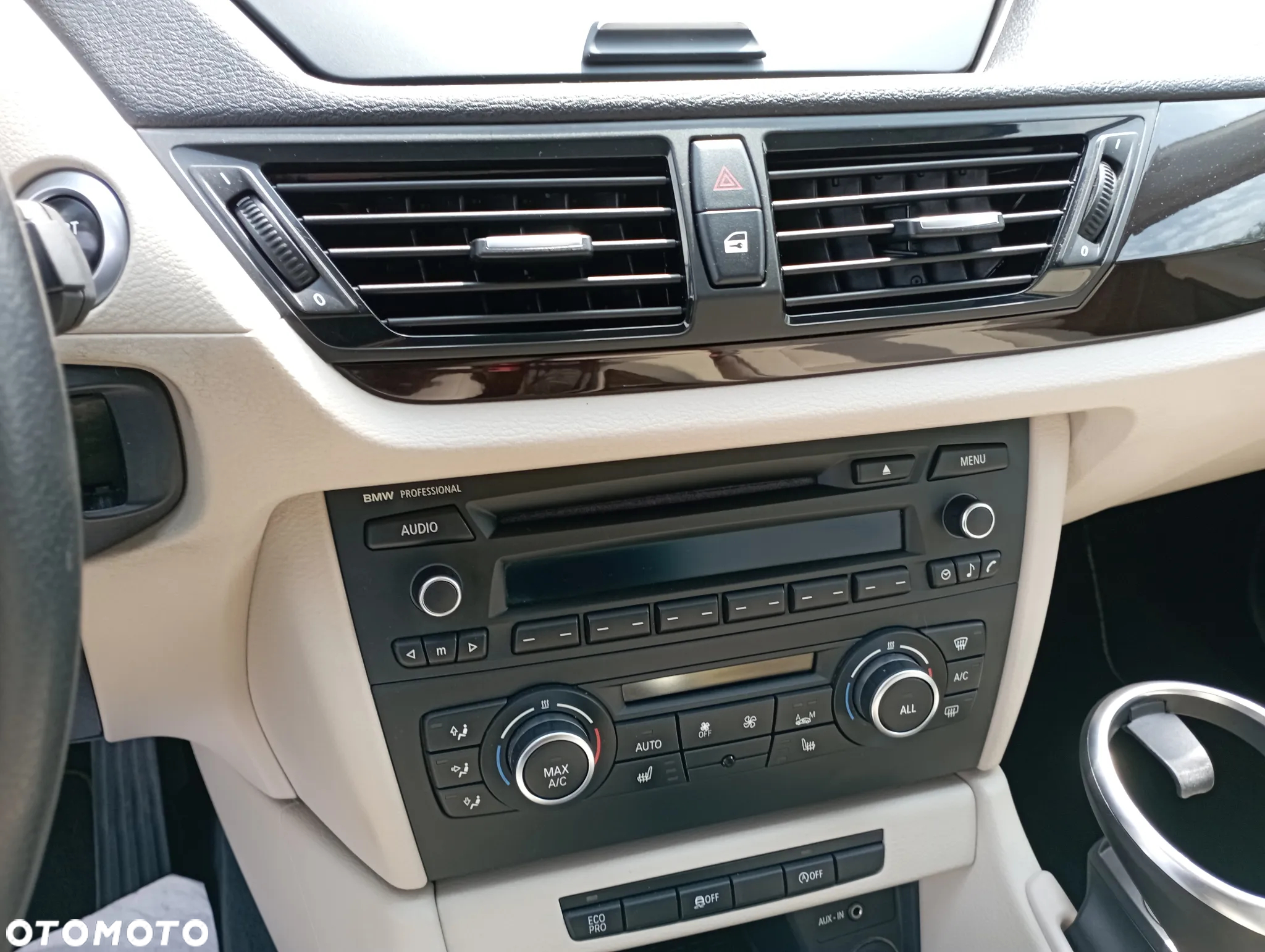 BMW X1 sDrive18d xLine - 28