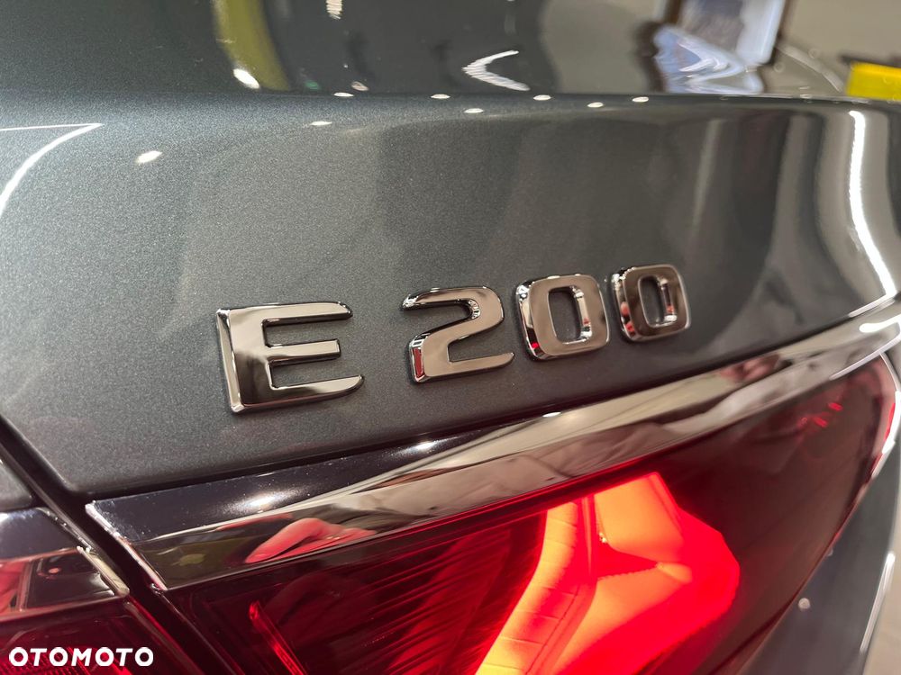 Mercedes-Benz Klasa E 200 mHEV 4-Matic AMG 9G-Tronic - 17