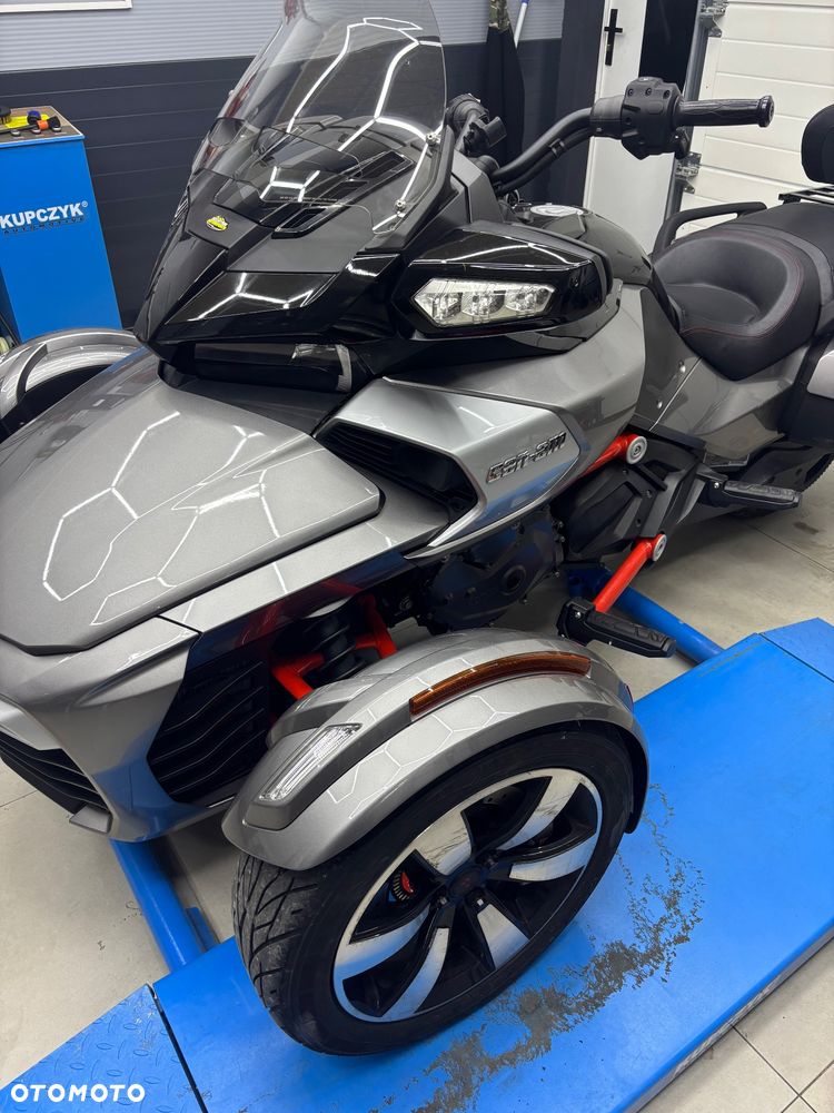 Can-Am Spyder - 11