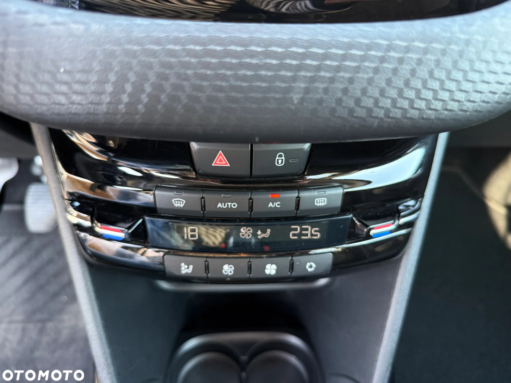 Peugeot 2008 PureTech 82 Signature - 27