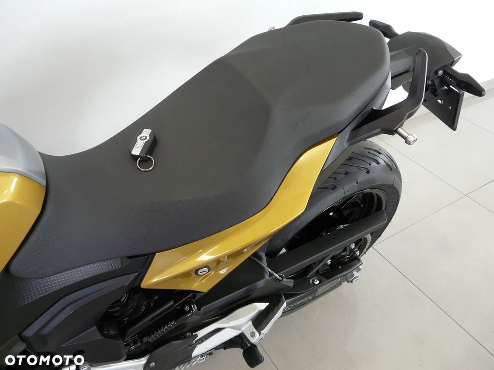 BMW F - 22