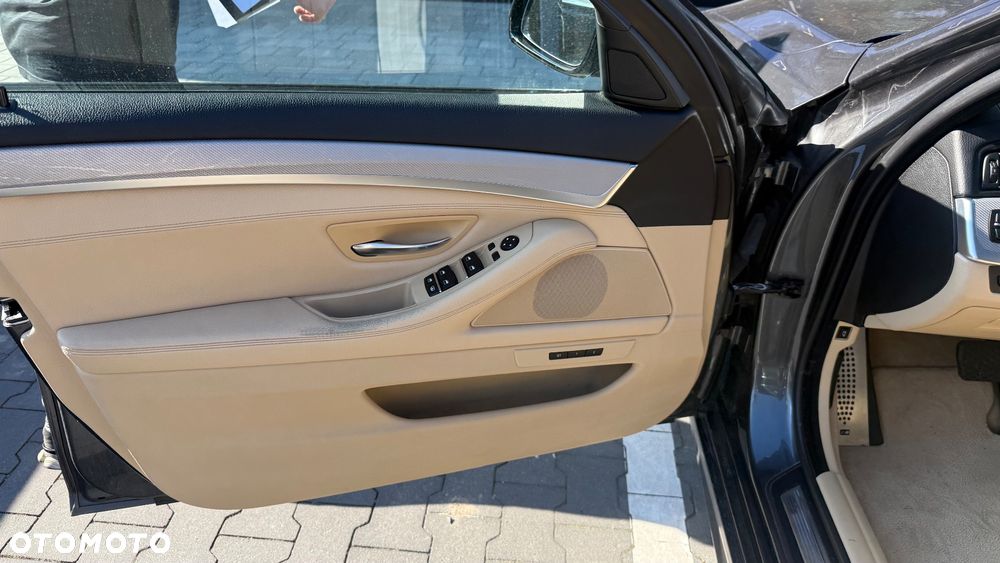 BMW Seria 5 530d xDrive - 11