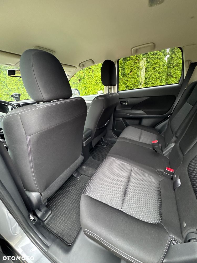 Mitsubishi Outlander - 14