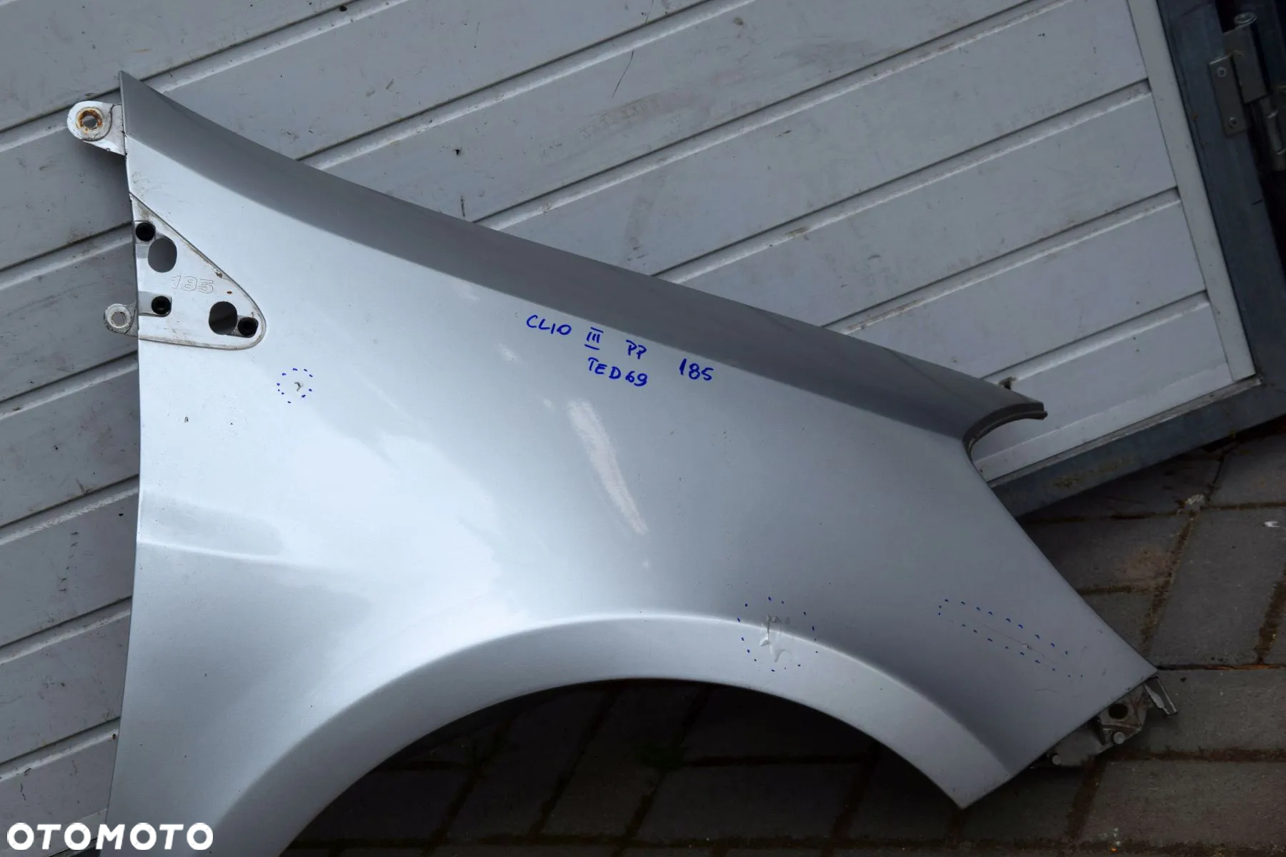 Renault Clio III 3 Błotnik PRAWY przedni przód srebrny TED69 szer. 185 - 8
