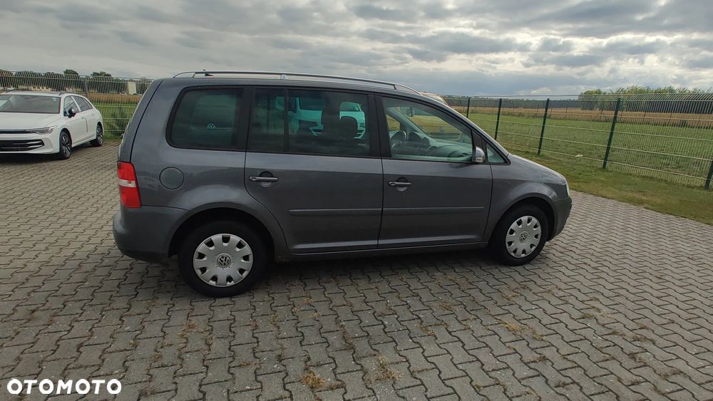 Volkswagen Touran 1.9 TDI Highline - 3