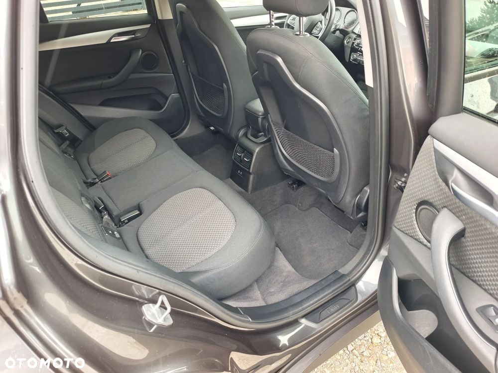 BMW X1 sDrive20i Advantage - 13