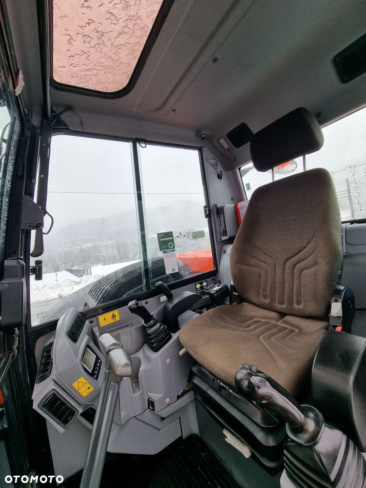 Kubota KX080-4 Koparka Gąsienicowa 8,5 tony długie ramię PLUS. Maszyna jak Nowa z Salonu. Dekra 2026r Dokumenty serwisowe książka! Import Norwegia! Klima. Pompa Tankowania. Ani deka luzów i wycieków! Silnik 4 cyl. 75 km.  Niski Oryginalny Przebieg 3960 mtg. Dodatkowe linie Hydra. Radio Bluetooth! - 32