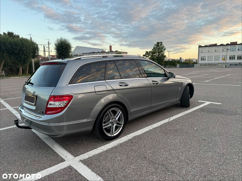 Mercedes-Benz Klasa C 200 CGI BlueEff Avantgarde - 4