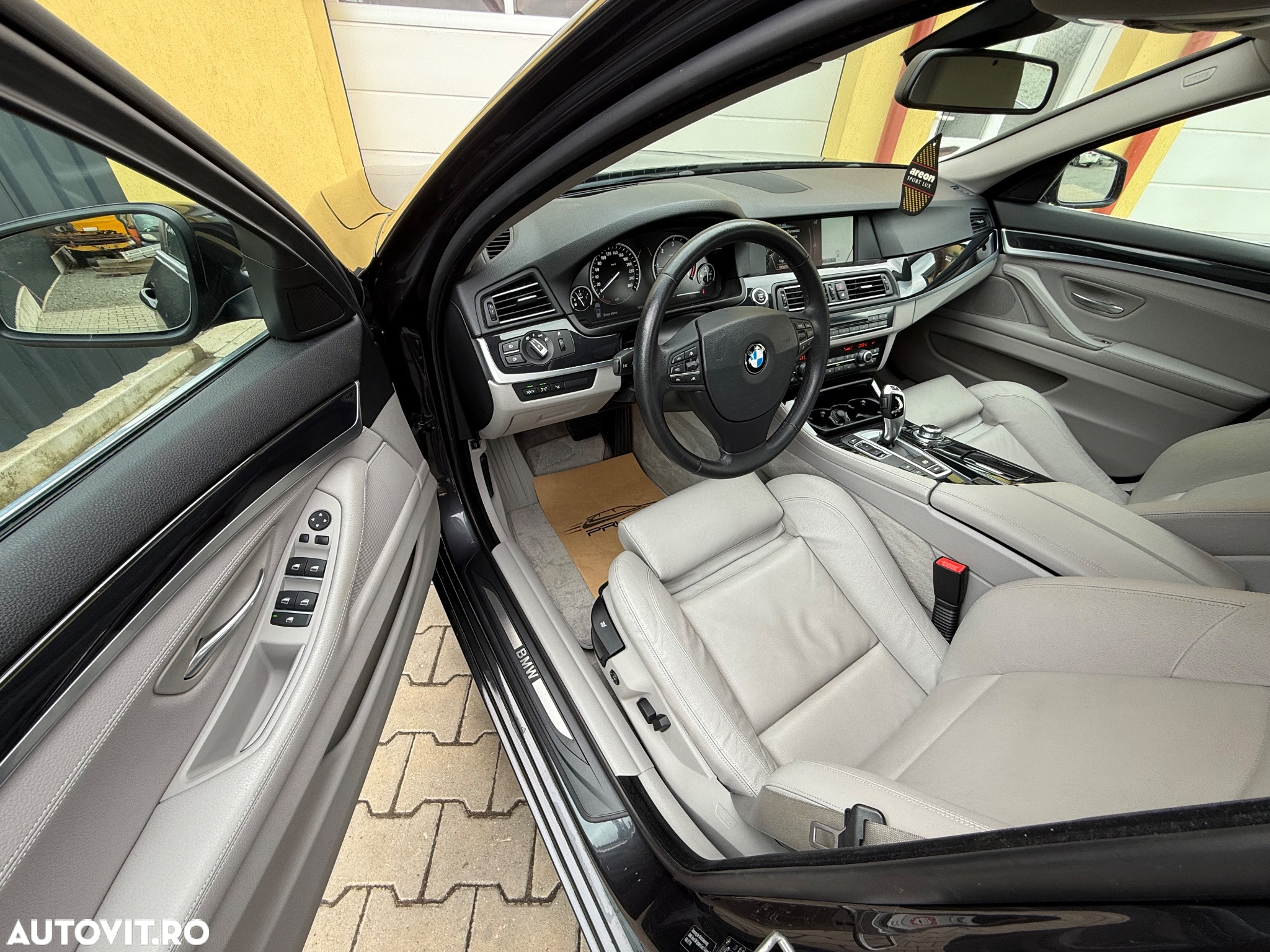 BMW Seria 5 520d Touring Aut. - 8