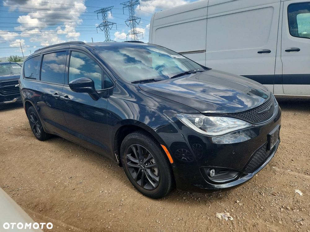 Chrysler Pacifica - 5