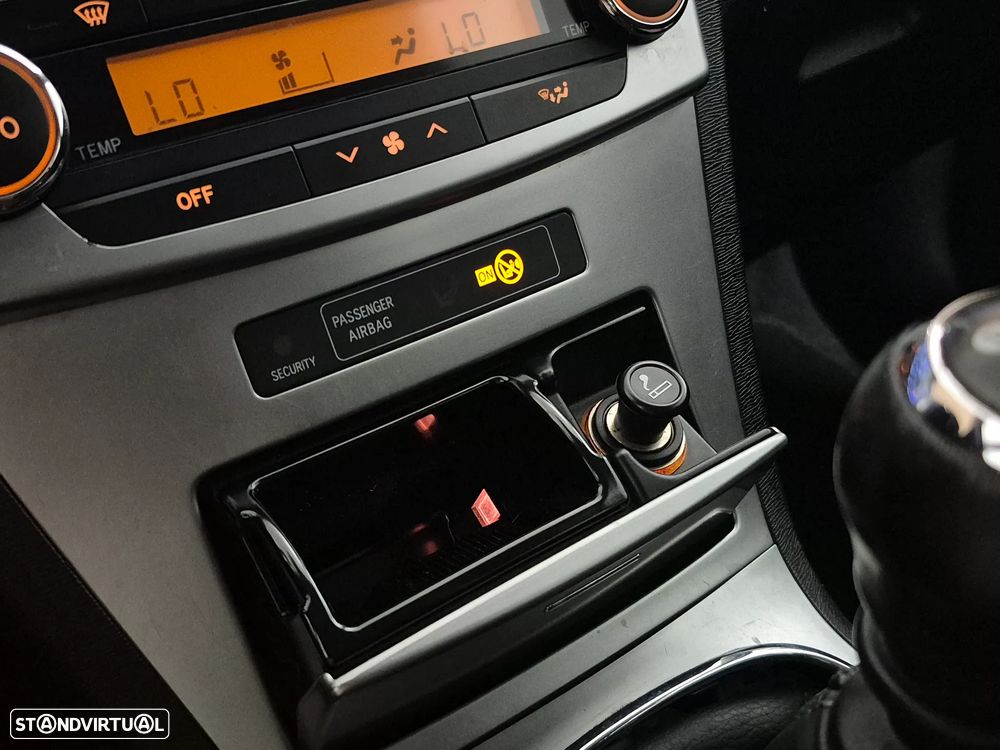 Toyota Avensis SW 2.0 D-4D Exclusive - 22