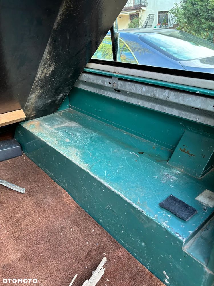 Land Rover Defender - 7