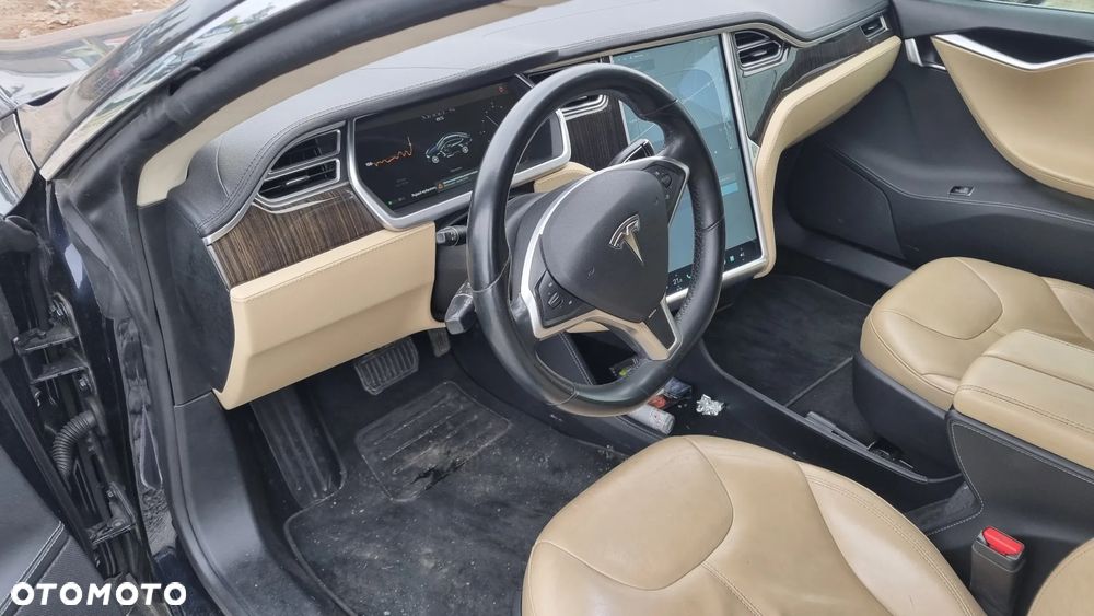 Tesla Model S 85 - 19