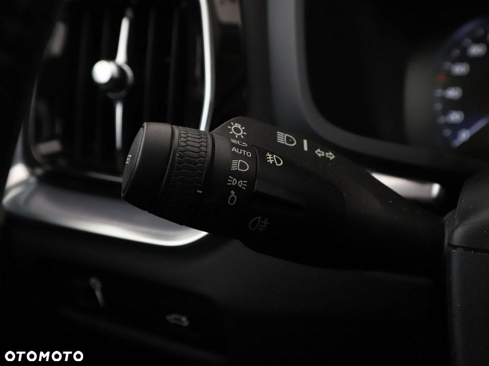 Volvo V60 D4 Momentum - 34