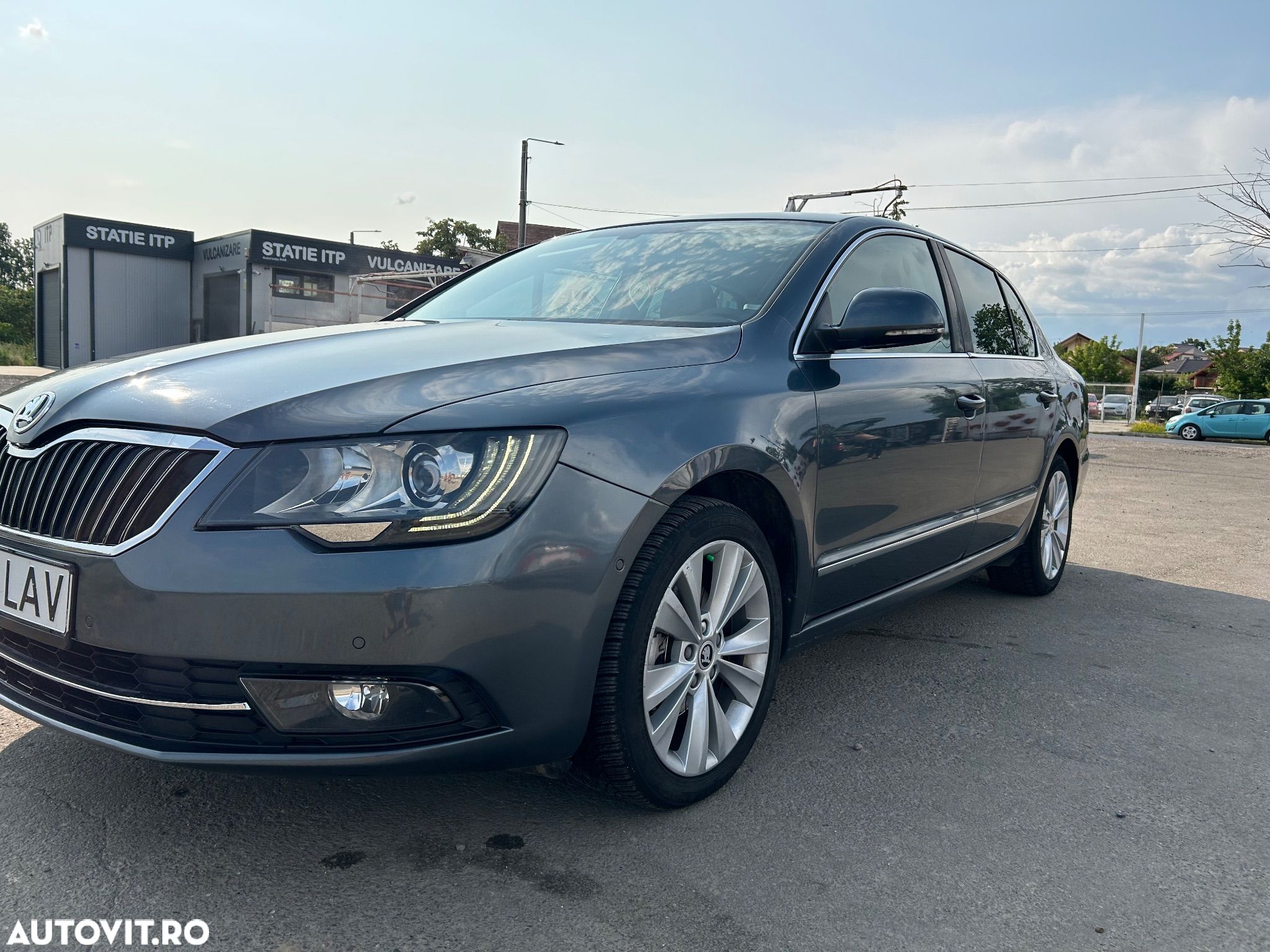 Skoda Superb 1.6 TDI DSG Ambition - 1