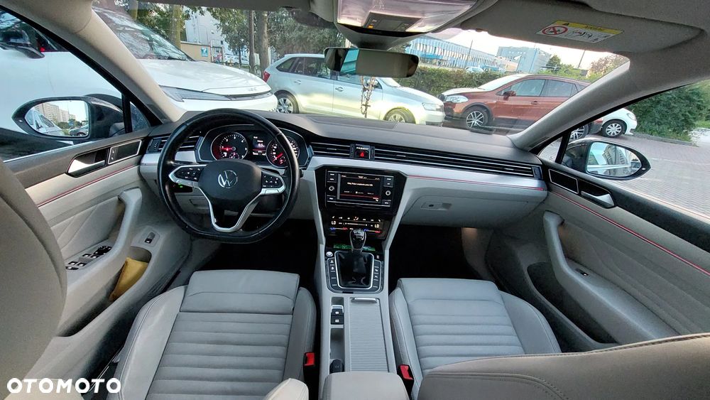 Volkswagen Passat 2.0 TDI EVO Elegance - 17