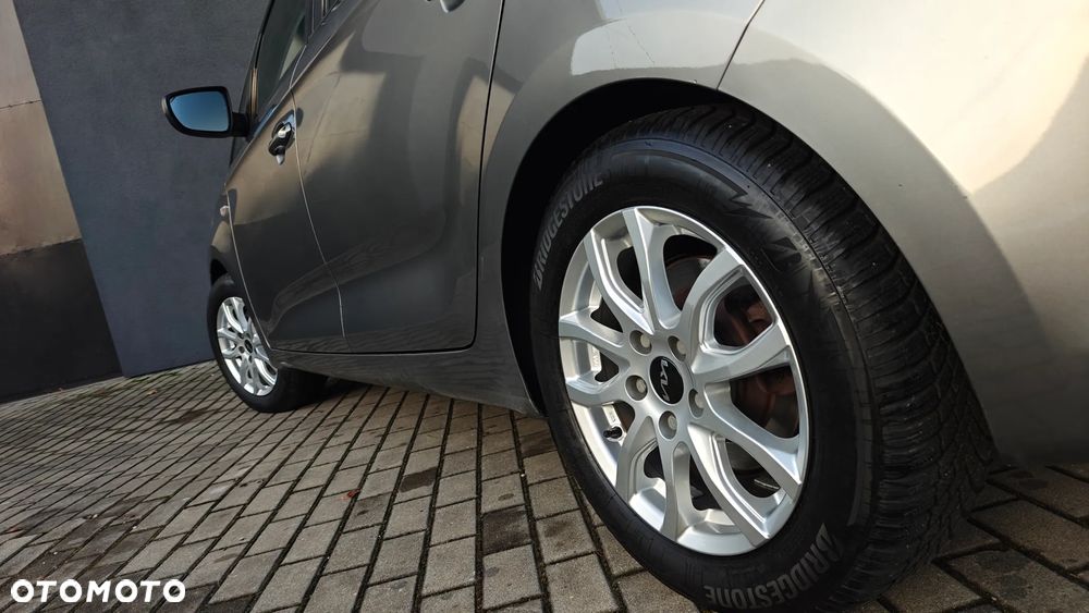 Kia Carens 1.6 GDI ISG Vision - 25