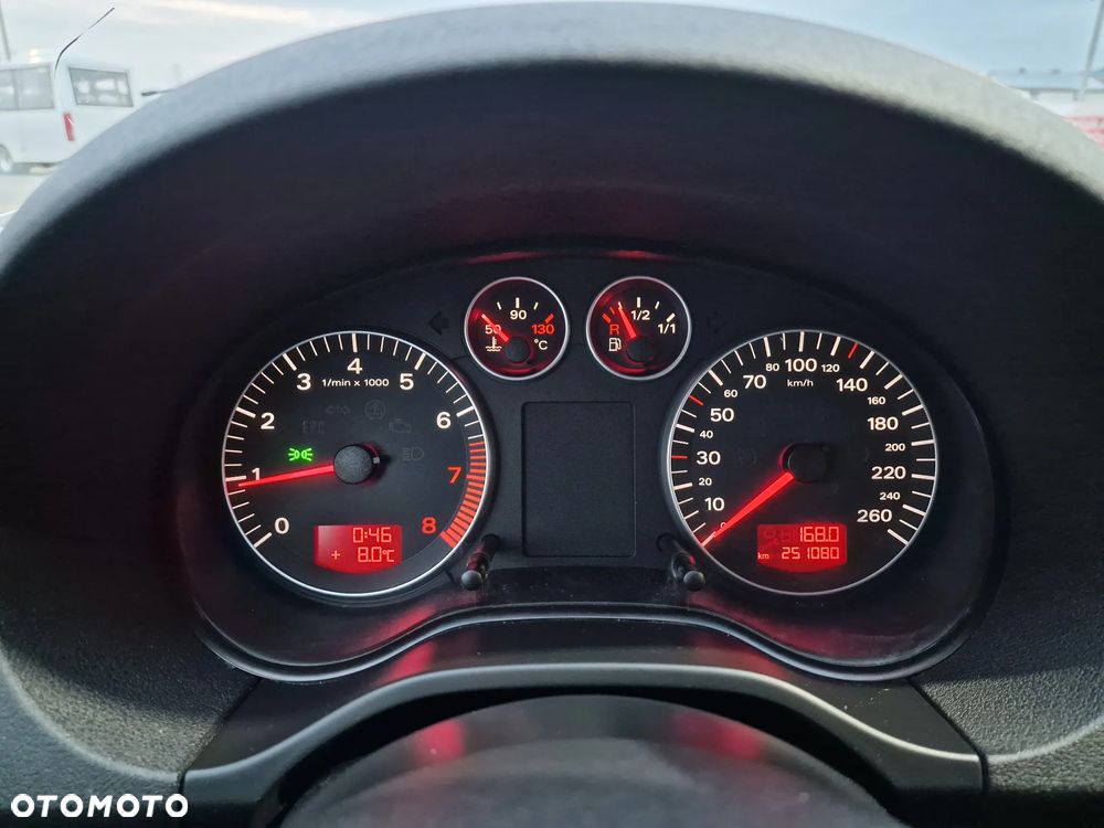 Audi A3 3-drzwiowe 1.6 Ambition - 8