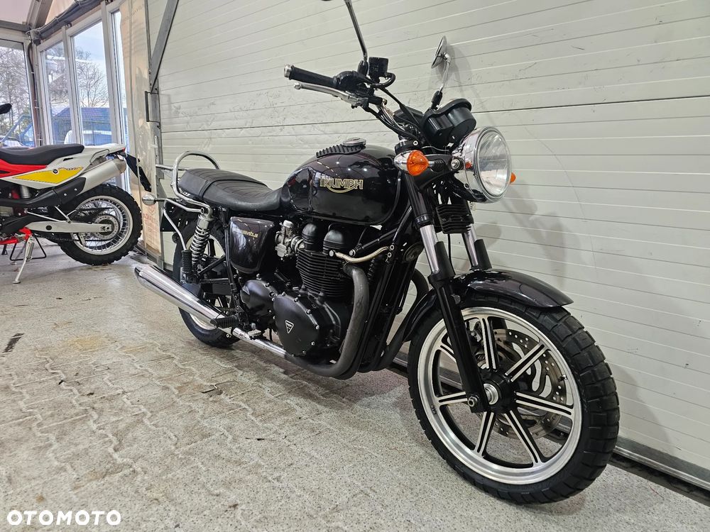 Triumph Bonneville - 4