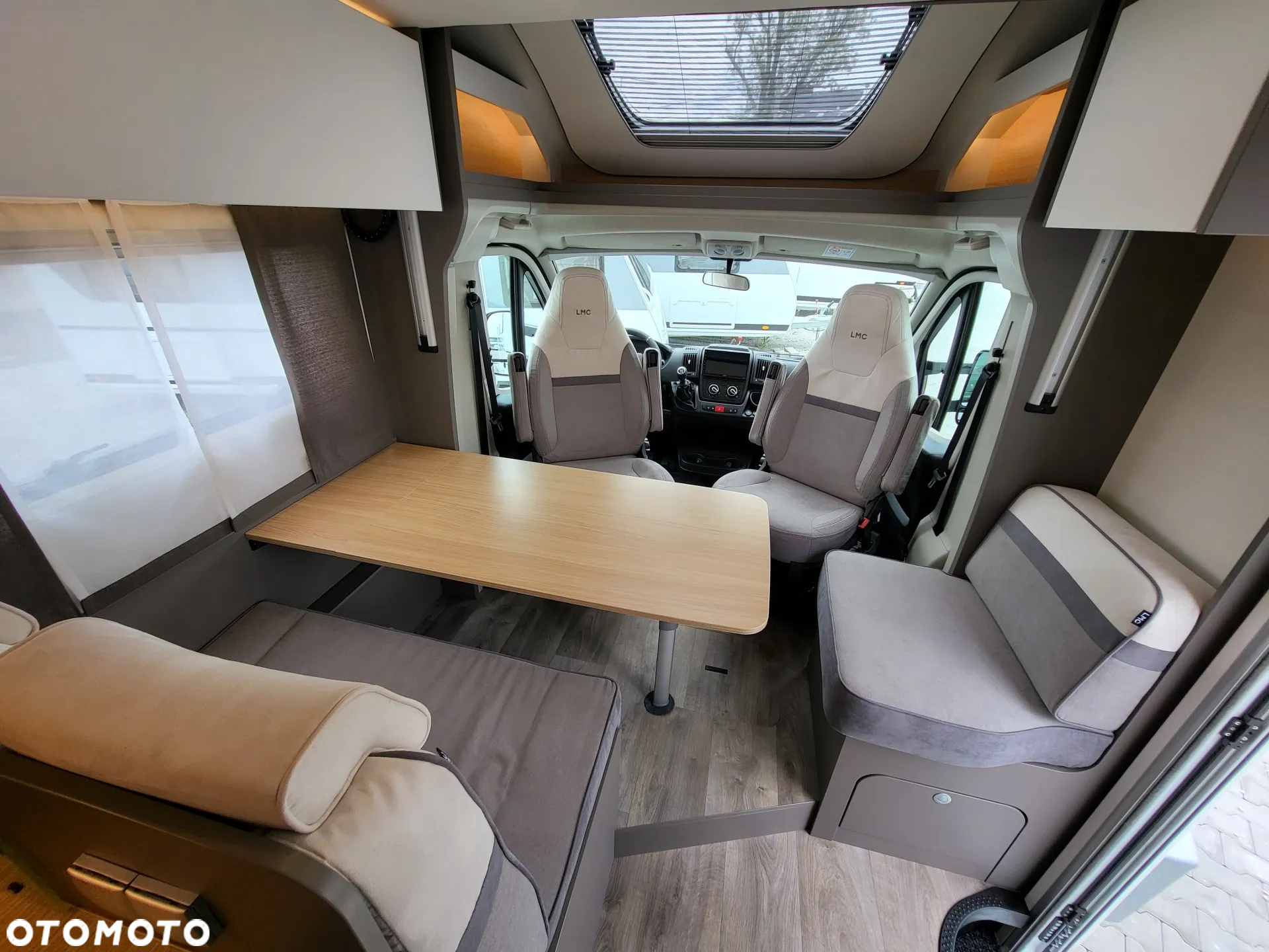 LMC Tourer Lift H730G - Kampery 4-osobowy - 18