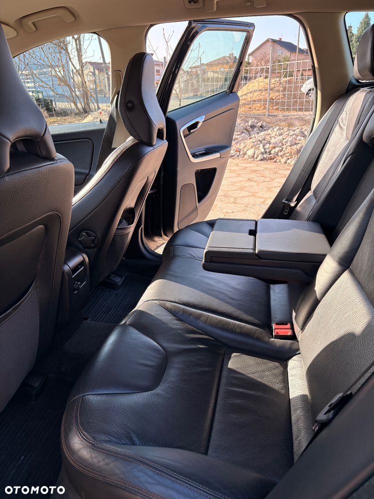 Volvo XC 60 D5 AWD Momentum - 11