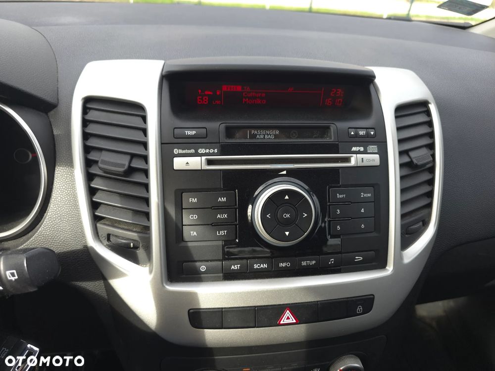Kia Venga 1.4 L - 24