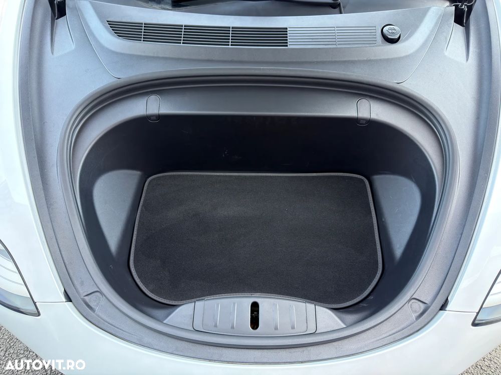 Tesla Model 3 - 18