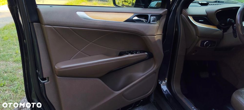 Lincoln MKC - 30