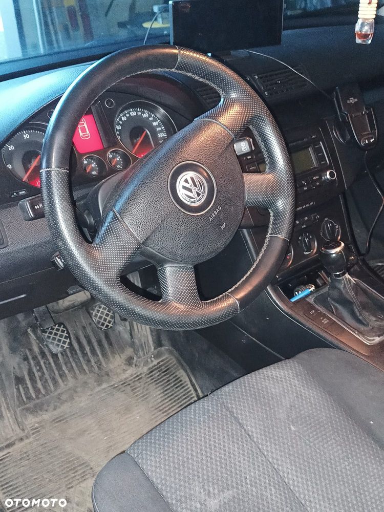 Volkswagen Passat - 4