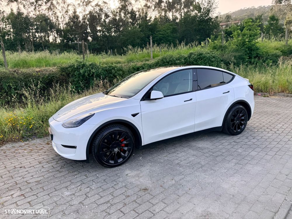 Tesla Model Y - 11