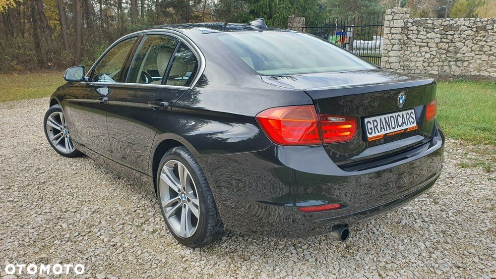 BMW Seria 3 320i - 5