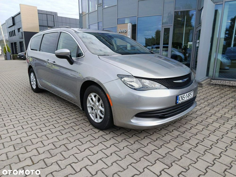 Chrysler Pacifica - 1