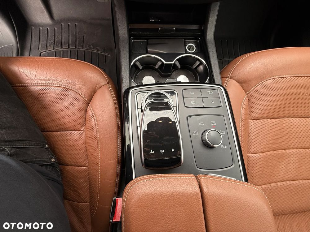 Mercedes-Benz GLS - 16