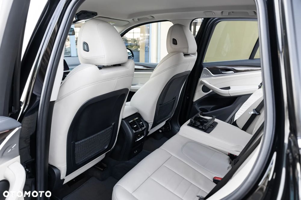 BMW X3 xDrive30i Luxury Line - 33