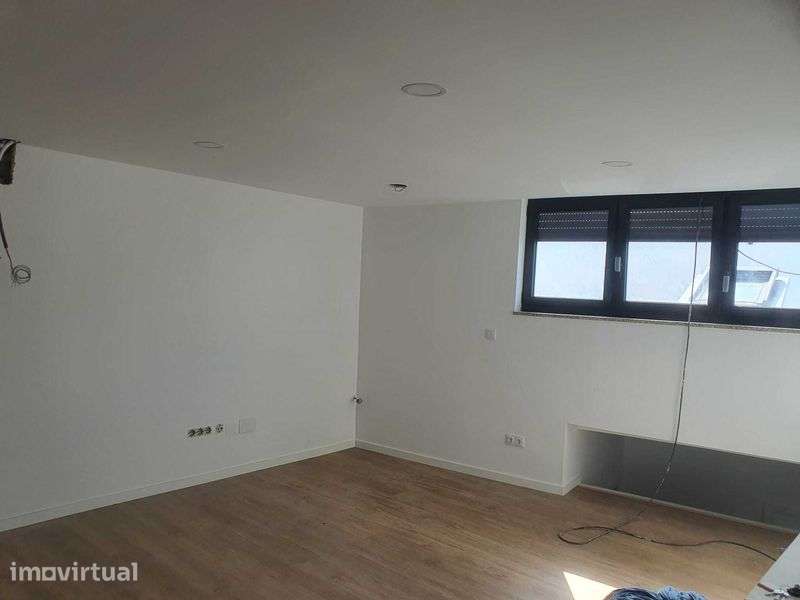 Alugo Moradia T3 - Grande imagem: 4/12