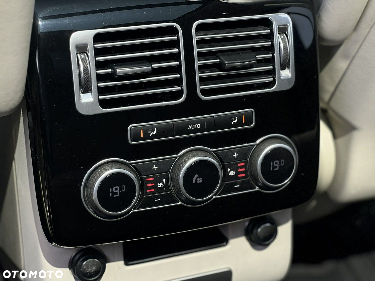 Land Rover Range Rover 4.4SD V8 Vogue - 34