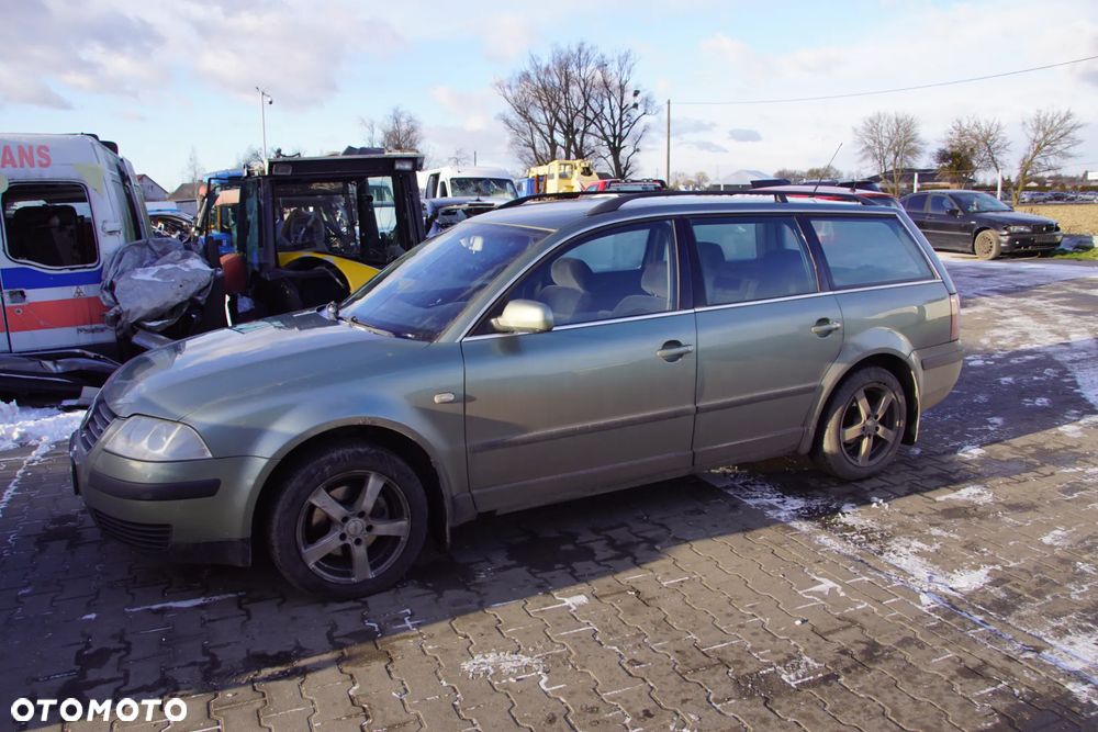 Auto na części - Volkswagen Passat B5 Lift 1.9 TDI 130 KM AWX GGB LA6W 2003R Silnik Skrzynia Drzwi Maska Klapa Błotnik Zderzak Lusterko Lampa Klamka Deska Kokpit Sterownik Moduł Czujnik Licznik Kierownica Panel - 2