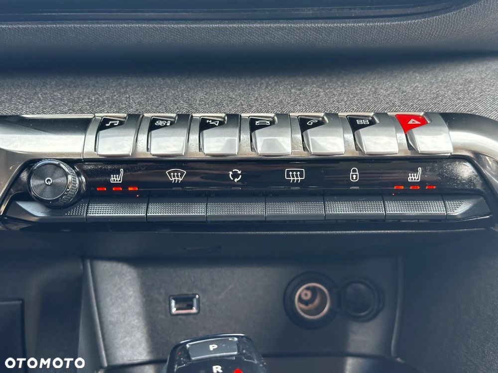 Peugeot 3008 BlueHDi 130 Stop & Start EAT8 Allure - 32