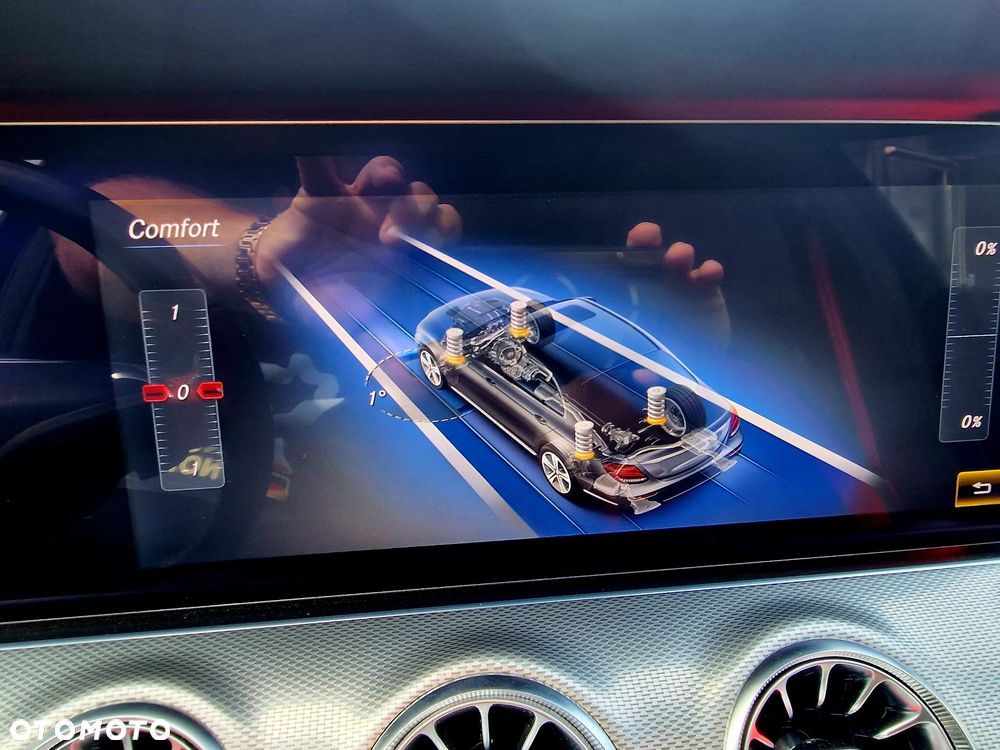 Mercedes-Benz Klasa E 43 AMG 4Matic 9G-TRONIC - 33
