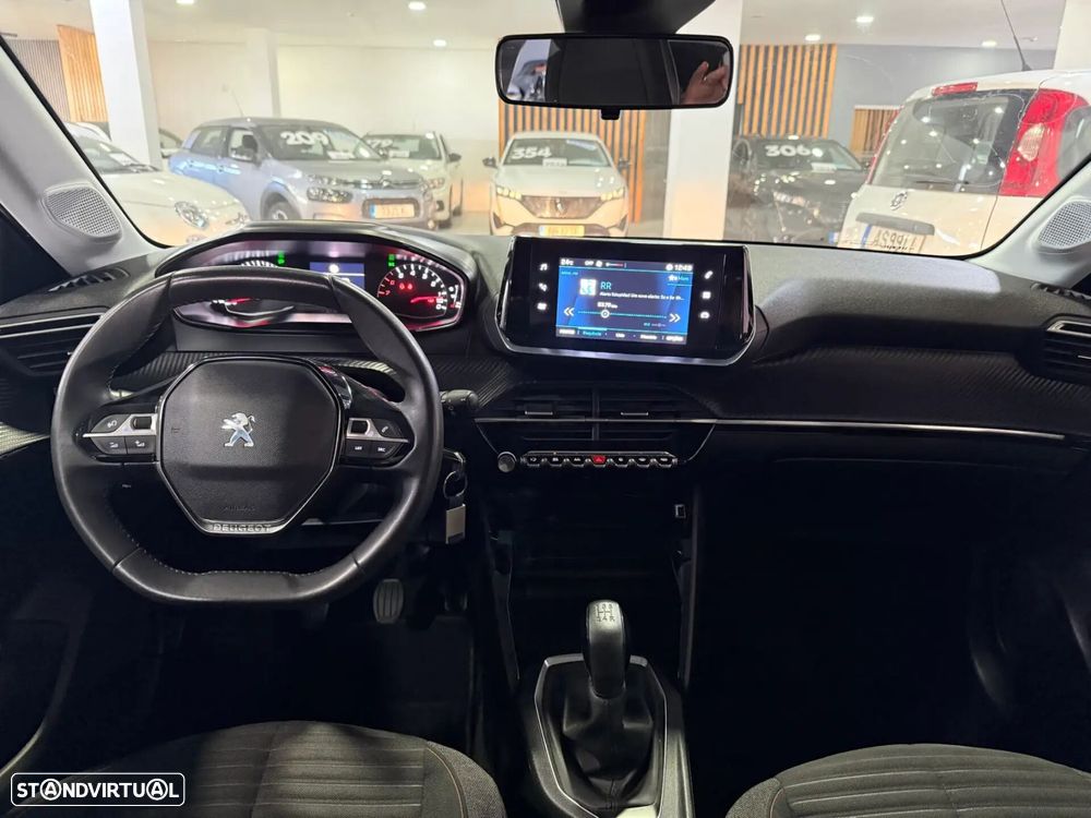 Peugeot 208 - 8