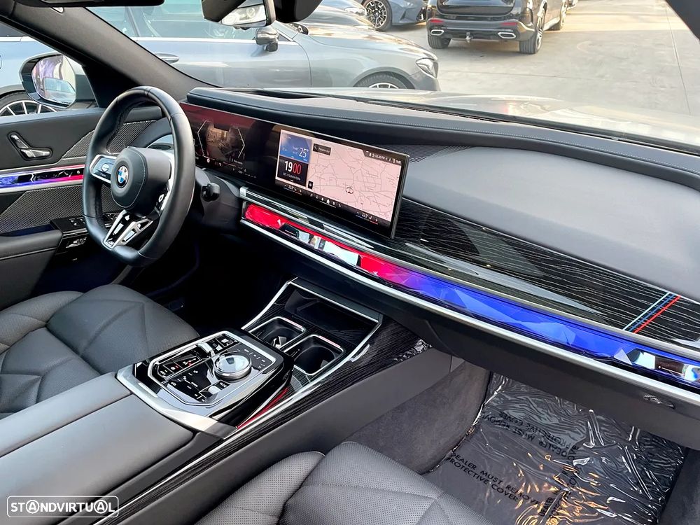 BMW 740 d xDrive Pack Desportivo M - 40