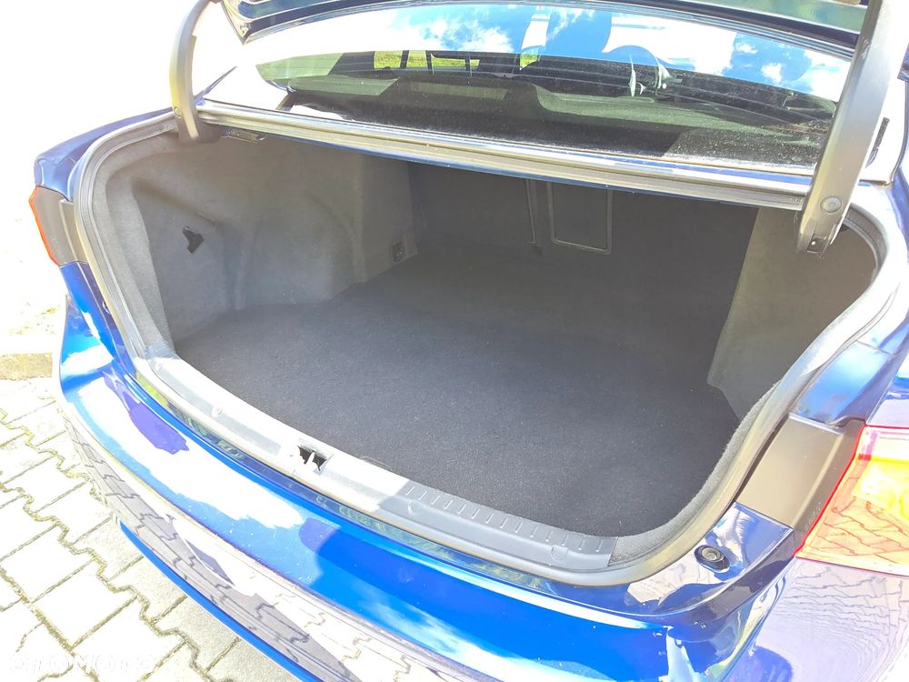 Toyota Avensis 1.8 Premium - 9