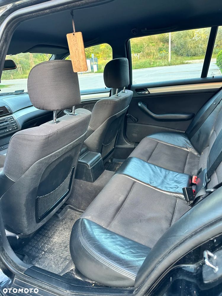 BMW Seria 3 318i Touring - 26